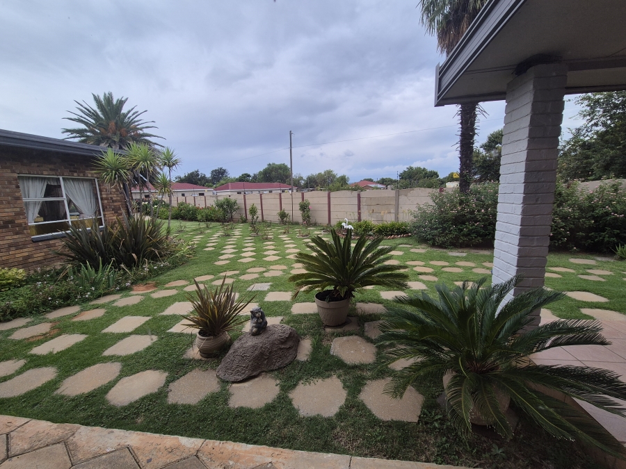 5 Bedroom Property for Sale in Wolmaransstad North West